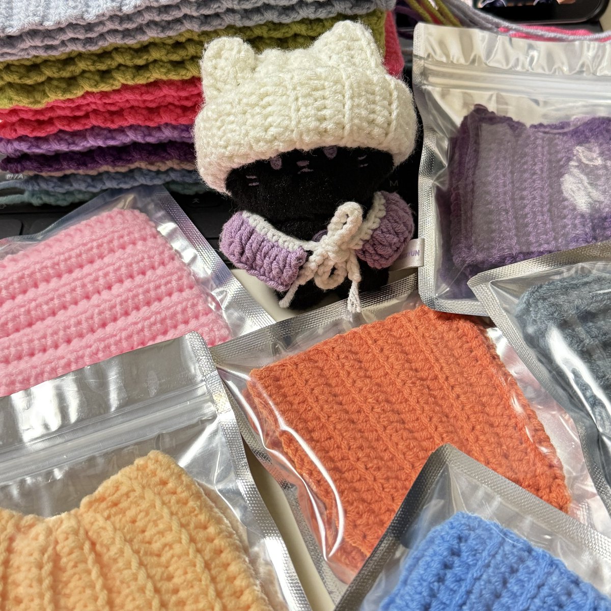 leeaenggu's tweet image. I.M WORLD TOUR 〈Off The Beat〉 FINAL IN SEOUL 

&amp;lt;고양이비니 뜨개모자 나눔이벤트&amp;gt;
18일 (중콘) 30개
19일 (막콘) 30개

트친 아니여도 참여 가능하고 트친이면 슬쩍 말해주기
모자 색상은 랜덤이고 rt나 좋아요 인증 받습니다!

자세한 장소와 시간은 당일마다 타래로 공지하께요!