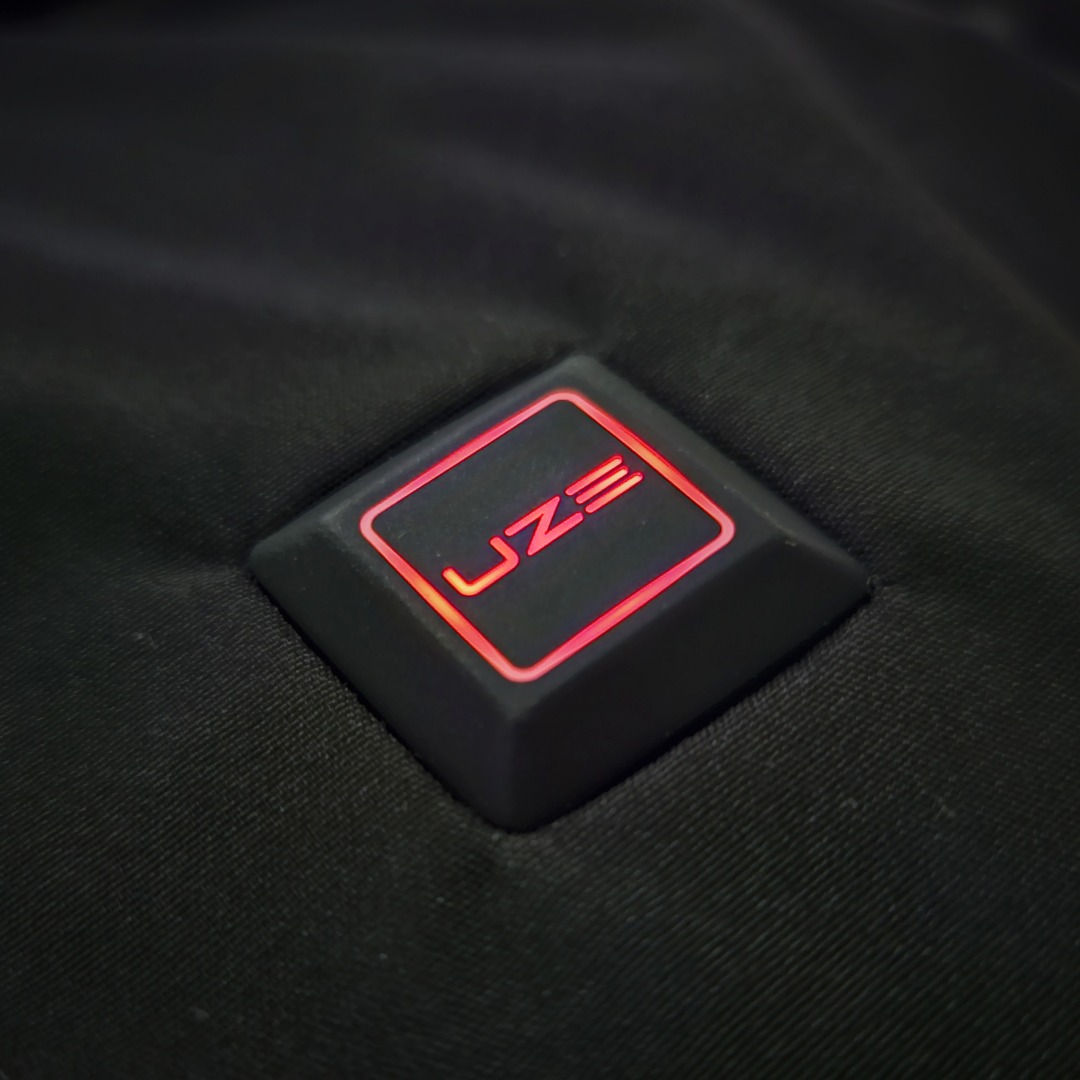 UZE_TECH's tweet photo. With three customizable temperature settings (120°F/49°C, 140°F/60°C, 160°F/71°C), the UZE Heated Jacket lets you adjust the warmth to match your activity level or environment; keeping comfort always in your control 🌡️

🛍️https://t.co/GCw4HMhyZw
#UZEtech #HeatedJacket #SmartClothing