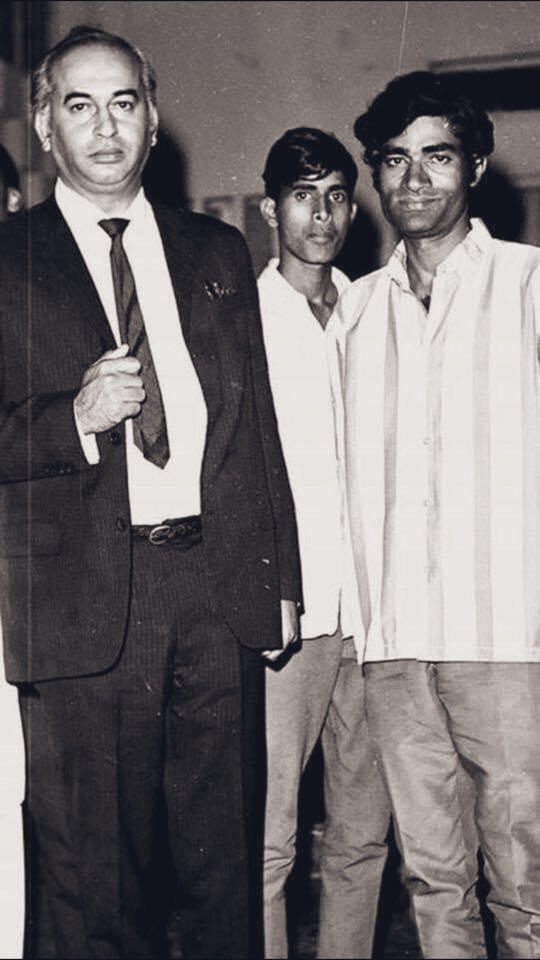 ProfessorNDKhan's tweet photo. قائدُِ عوام شہید ذوالفقار علی بھٹو کا یوم پیدائش مبارک ہو۔  میں اپنے آپ کو بہت خوش قسمت سمجھتا ہوں اور آپ کی قیادت میں کام کرنے پر فخر محسوس کرتا ہوں۔#ZulfiqarAliBhutto #HappyBirthday #SZAB @BBhuttoZardari @PPP_Org #PPP #maisipahikiska #bhuttoka #leader #Trending #viral #foryou https://t.co/ZVSHNZDUic