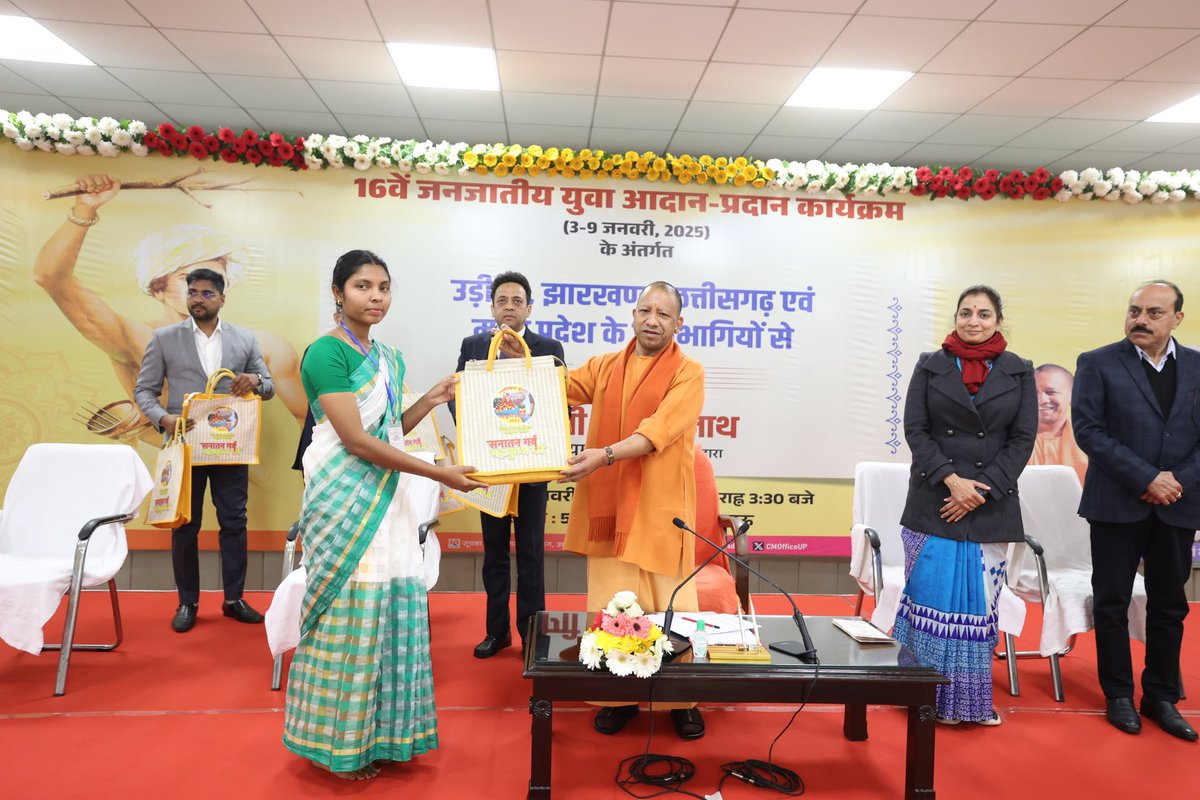 MYBharatHQ's tweet photo. Hon'ble CM of UP Shri Yogi Adityanath ji graced the tribal youth exchange programme at Lucknow organised by NYKS-MYBharat. Various cultural programmes were also organised during the event. https://t.co/CcHR5m38jR