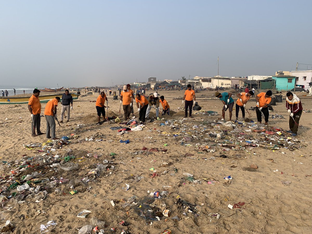 SureshNanda20's tweet photo. Cleaning work at Penthakata sea beach, Puri by our Organisation Hope Is Life. @PMOIndia @narendramodi @dm_puri @CMO_Odisha @MohanMOdisha @sambitswaraj @puriulb @balwantskalewa7 https://t.co/fzGiVoI5xn