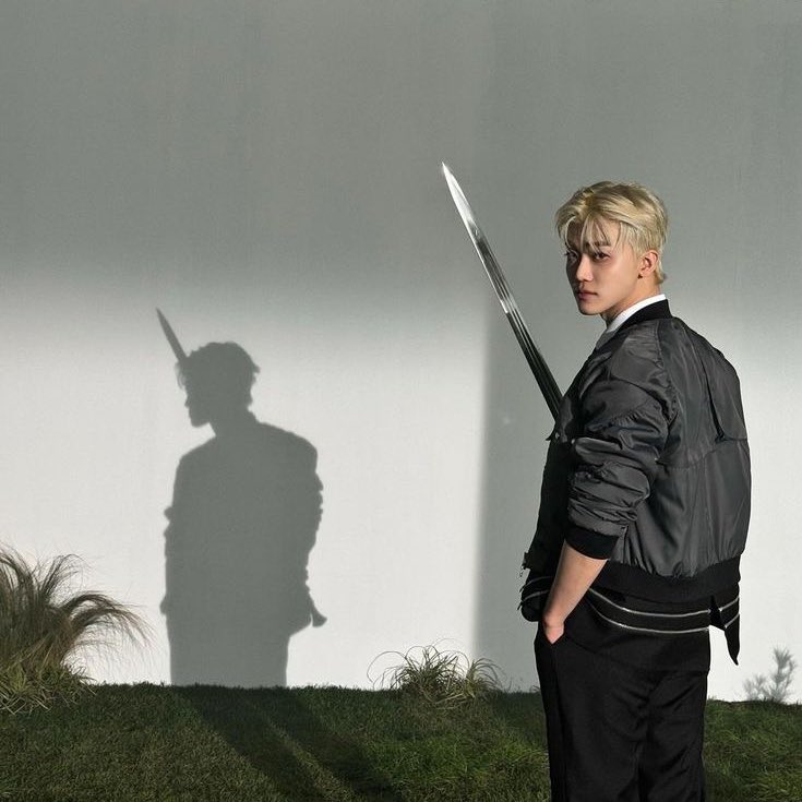 *ੈ𑁍༘⋆ — just got back to the mortal realm after slaying evil spirits in the beyond.. or not. i only tried learning some swordsmanship basics from a century-old yokai that i met. now, it’s time to catch up with the new human faces hanging around here and say hi to everyone.