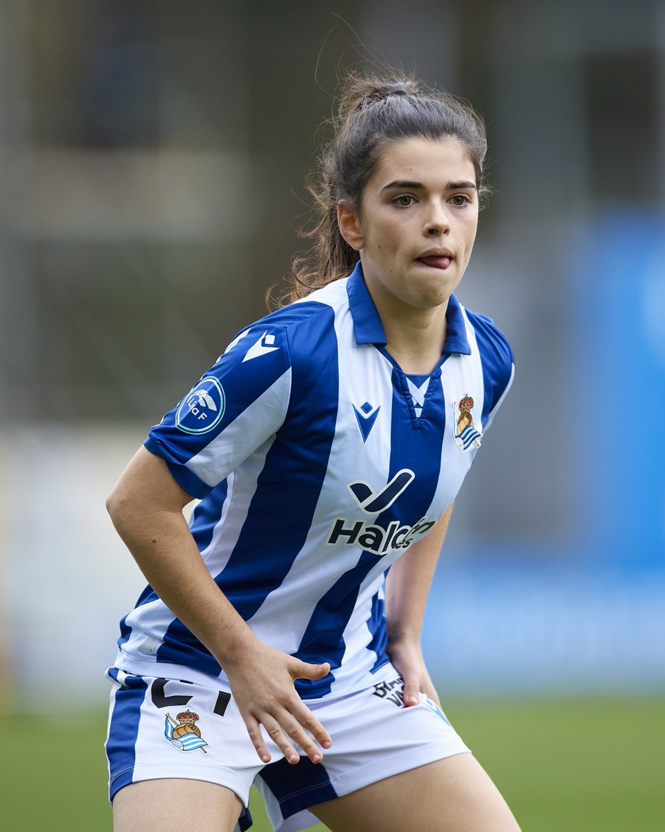 RealSociedadFEM's tweet photo. 👏 Intzak gaurko FC Barcelona taldearen aurkako neurketan egin du debuta lehen taldearekin! 

💙 Zorionak, Intza!

#WeareReal https://t.co/zegej8vjeG
