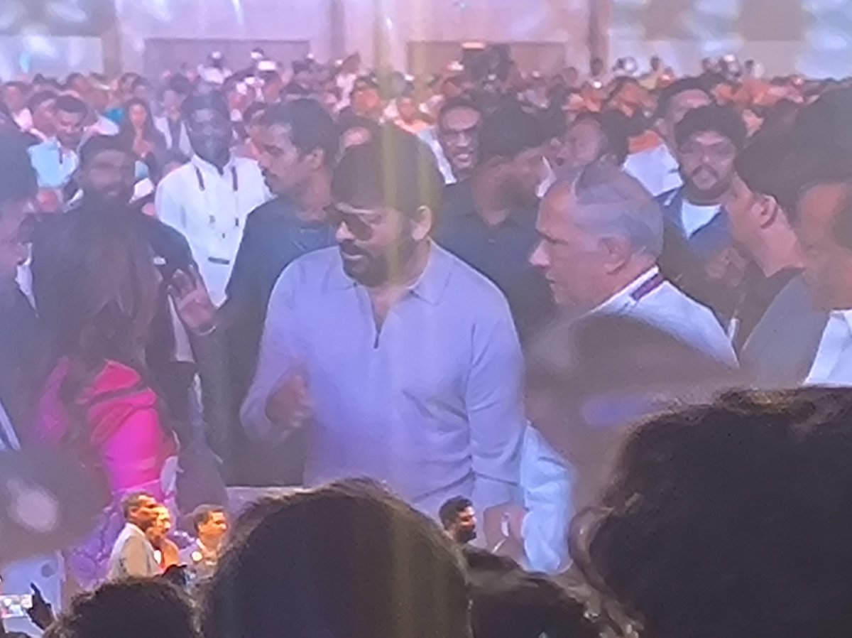JMarasani's tweet photo. Megastar @KChiruTweets graced the APTA Katalyst event in Hyderabad for its grand closing ceremony. A memorable moment for everyone present!
#APTAKatalyst
#Megastar
#BOSS https://t.co/D9QAfg6h90