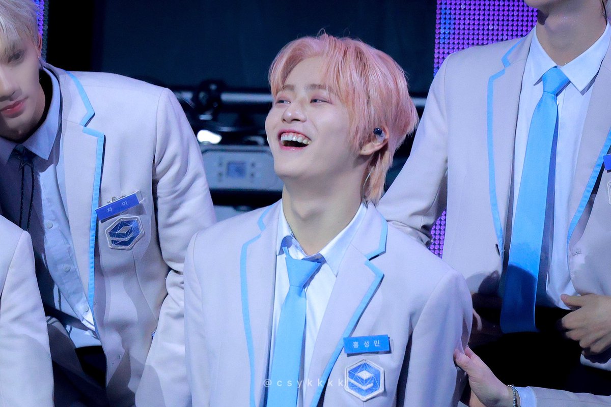 [ㅇ]

편지를 읽으면서 갑자기 눈물났어요 💌
그동안 너무 수고 많이 했고 잘했어 성민아
4개월동안 나도 성민이 ,반디들 엘스언니들까지 만날 수 있어서 소중한 시간이었어요..그니까 
항상 성민의꿈을 위해 싸우고 여기에 있어줘서 진심으로 고마워요 

스타라이트보이즈 홍성민 사랑해요
앞으로도