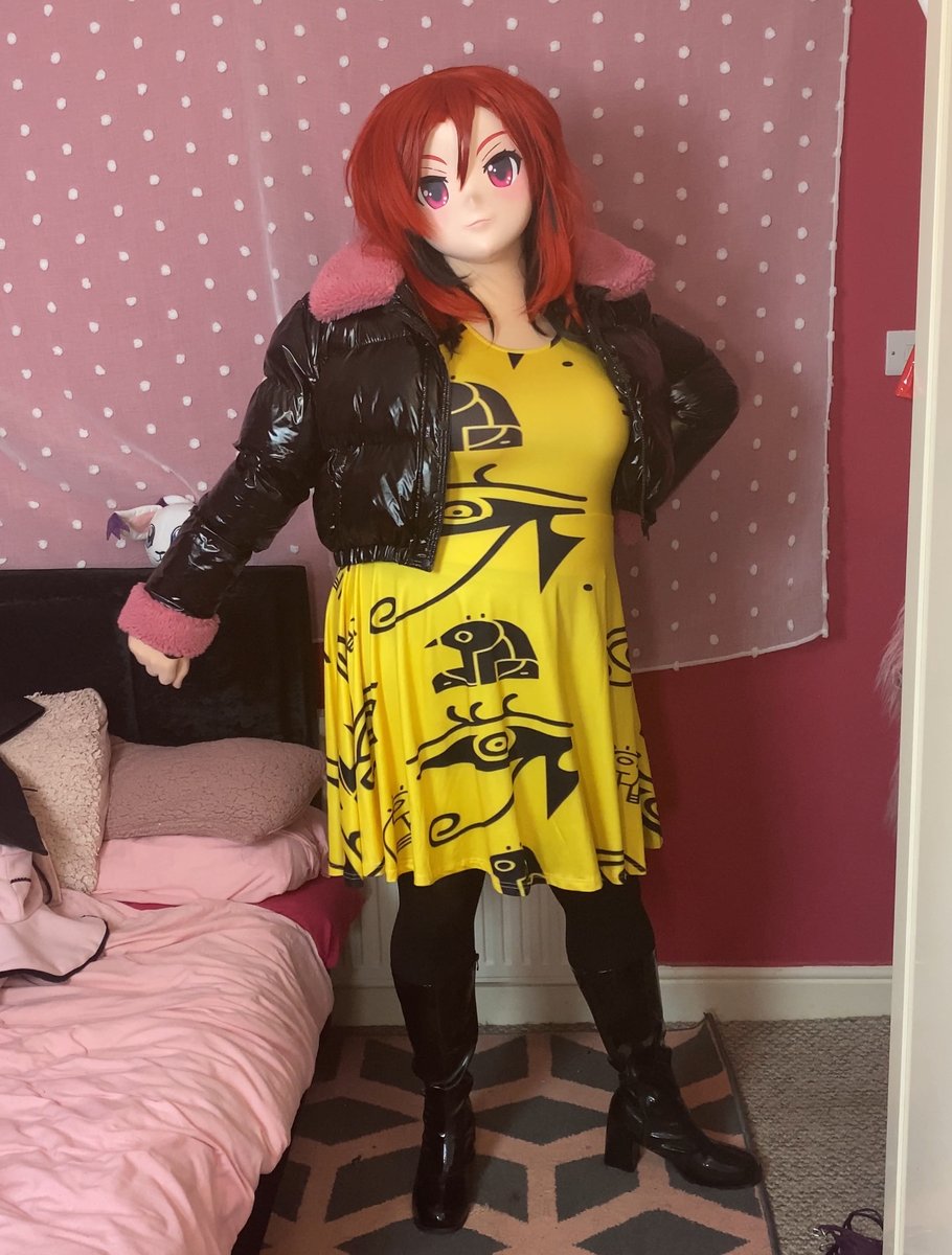 SwitchKara's tweet photo. Day 5 - Splash of Yellow! Onwards to the week _o/

#Kigurumi #Puffa #Goal365 https://t.co/SgUYcak4gb