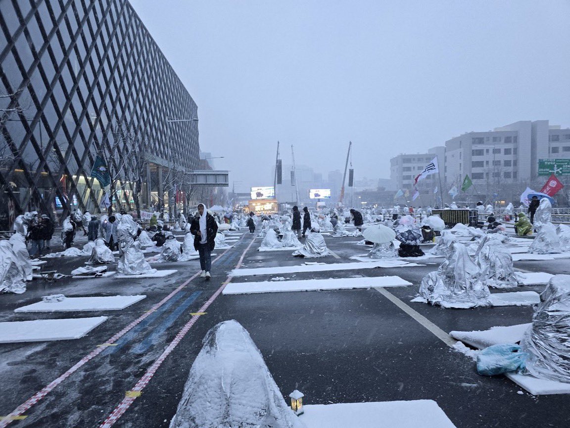 jaejang1's tweet photo. I wish for success !
and the protection of democracy 
All democrats around the world, 
let’s support Korea!!!

Pacific Time, 5:00 AM on January 5, 2025
It is five o’clock in the morning on January fifth, 
twenty twenty-five, in Pacific Time. https://t.co/PkyJZsJuEi