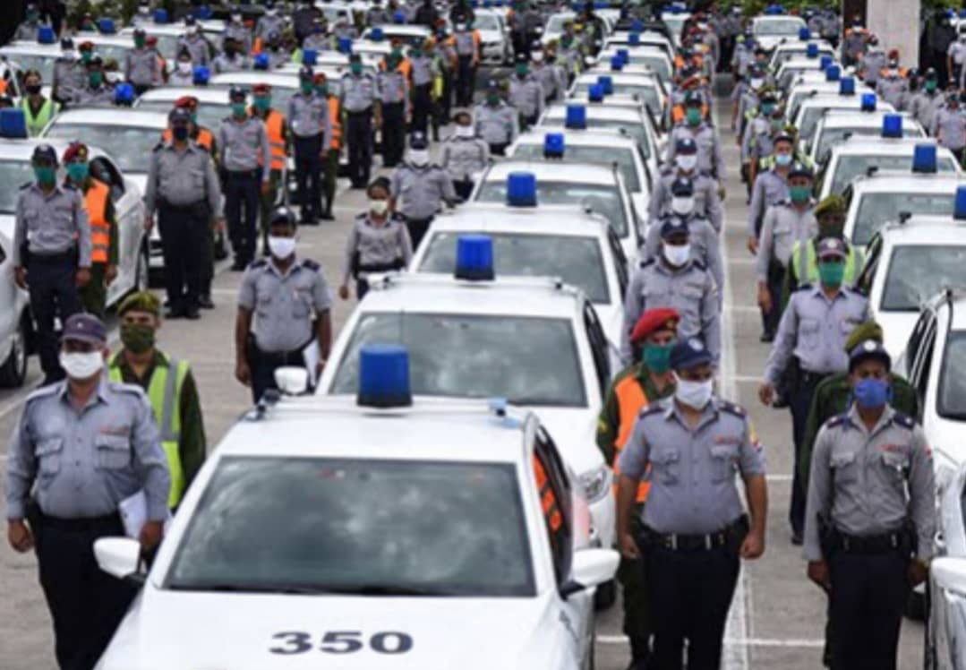 DefendiendoCuba's tweet photo. #FidelPorSiempre: "Nuestros trabajadores y sus familiares, ¿qué pretenden, qué aspiran de nuestra policía? Aspiran a que les protejan sus intereses, sus bienes, sus familiares, sus hijos..." ���

Felicidades a los #HéroesDeAzul en el 66 aniversario de su creación.
#DefendiendoCuba https://t.co/GKtKKkVXFw
