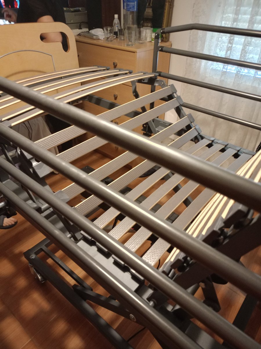 BeToSeek's tweet photo. Camas articuladas con carro elevador https://t.co/wAxvi7E043