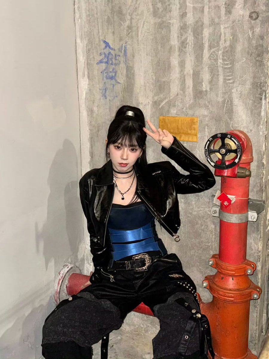 sometimes i feel like my mood mirrors my outfit. bold, layered, and unapologetically edgy. sitting here amidst raw textures and industrial vibes, it feels like a moment of quiet rebellion. life’s messy, like the paint stains on this wall, but isn’t that what makes it interesting?