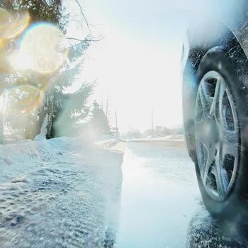 All road users urged to exercise extreme caution with treacherous road conditions continuing.
With treacherous conditions on many routes, we strongly advise against unnecessary travel.
1/3