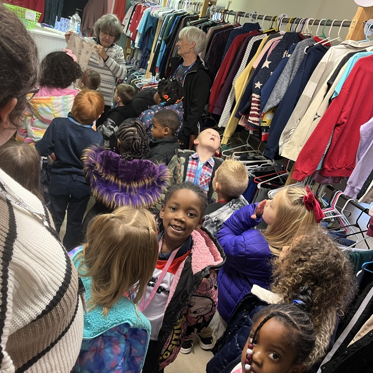 MAGriffons's tweet photo. The KG class took all the socks, hats and gloves they collected to The Lighthouse Food and Clothing Pantry! They took a tour and learned about the importance of giving back!๐๐#MAexcellence #MAcommunity https://t.co/7q3YMzXfqz