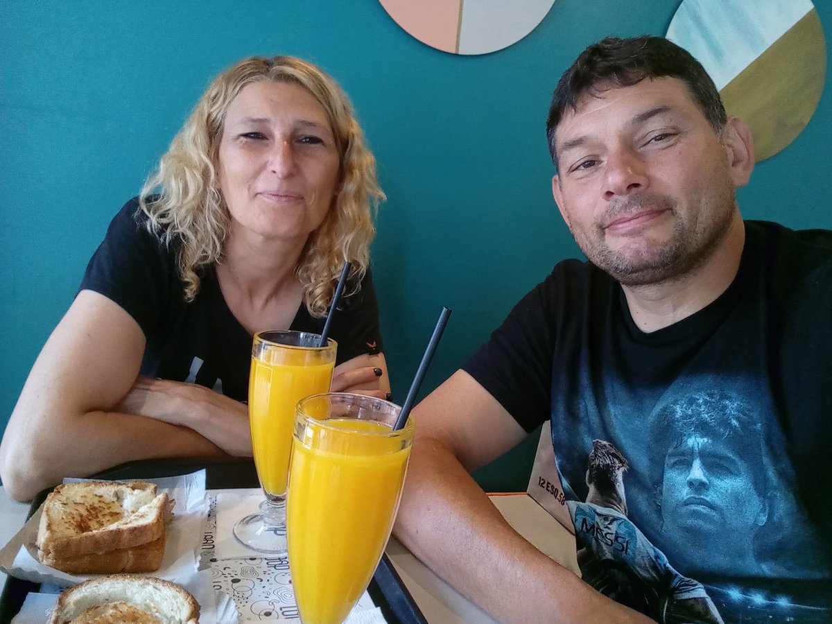 larastrojera's tweet photo. Hola muy buen domingo para todos...acá tomando un juguito de naranja tranqui con el ... El más lindo !!! Les mando un beso y un abrazo grande ....buen domingo para todos !!! #ESTEFINDE https://t.co/c2a0ZKAGIc