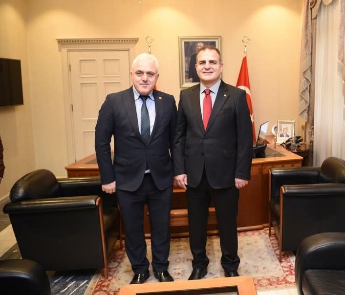 Tūrkiye Muhtarlar Konfederasyonu yönemi olarak Muğla Valimiz Sayın İdris AKBIYIK'ı makamında ziyaret ettik.