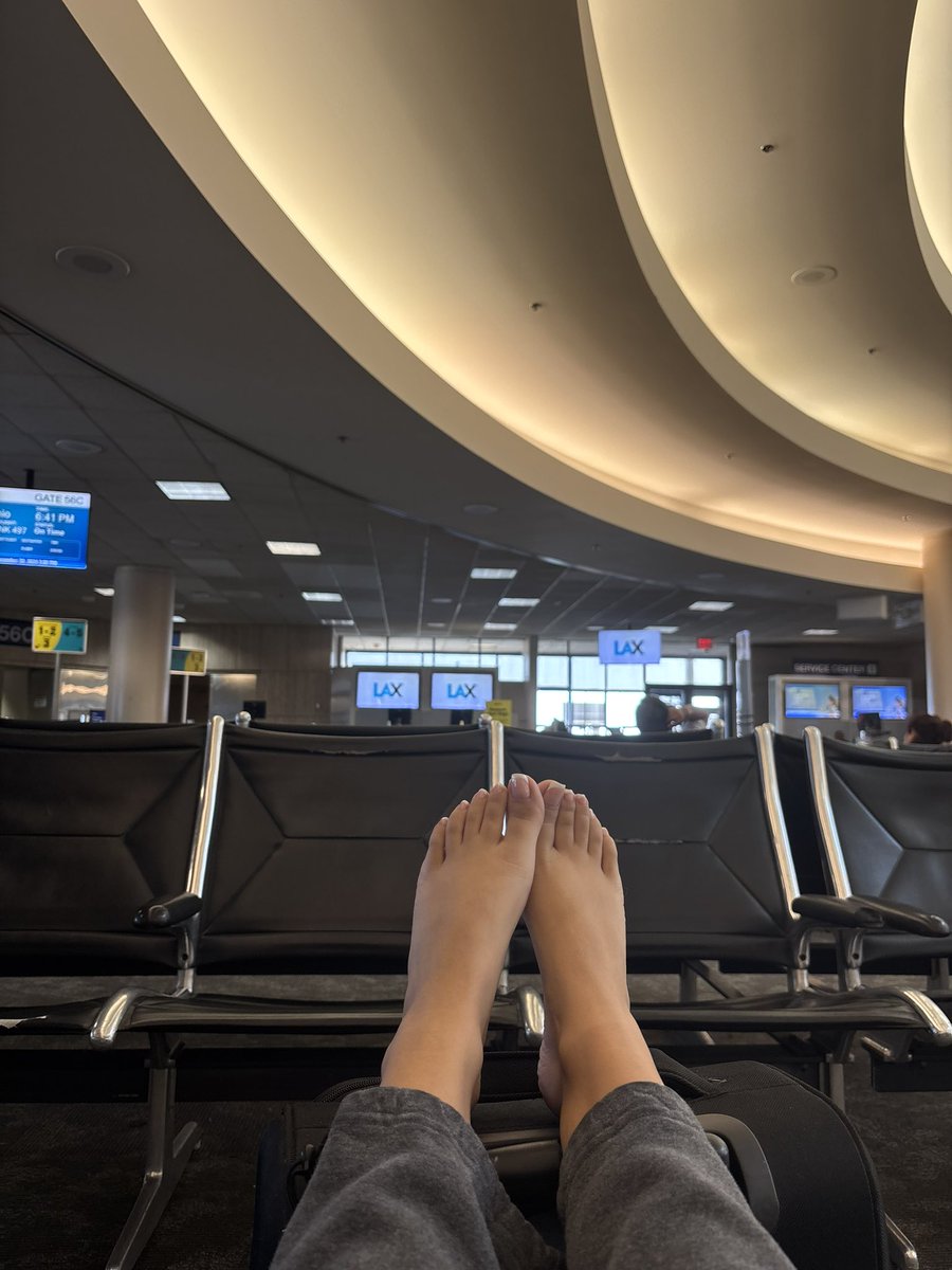 iwantdezzy's tweet photo. Send me money while at airport 😴

findom | paypig | soles | foot fetish https://t.co/Bea1ARzEeV