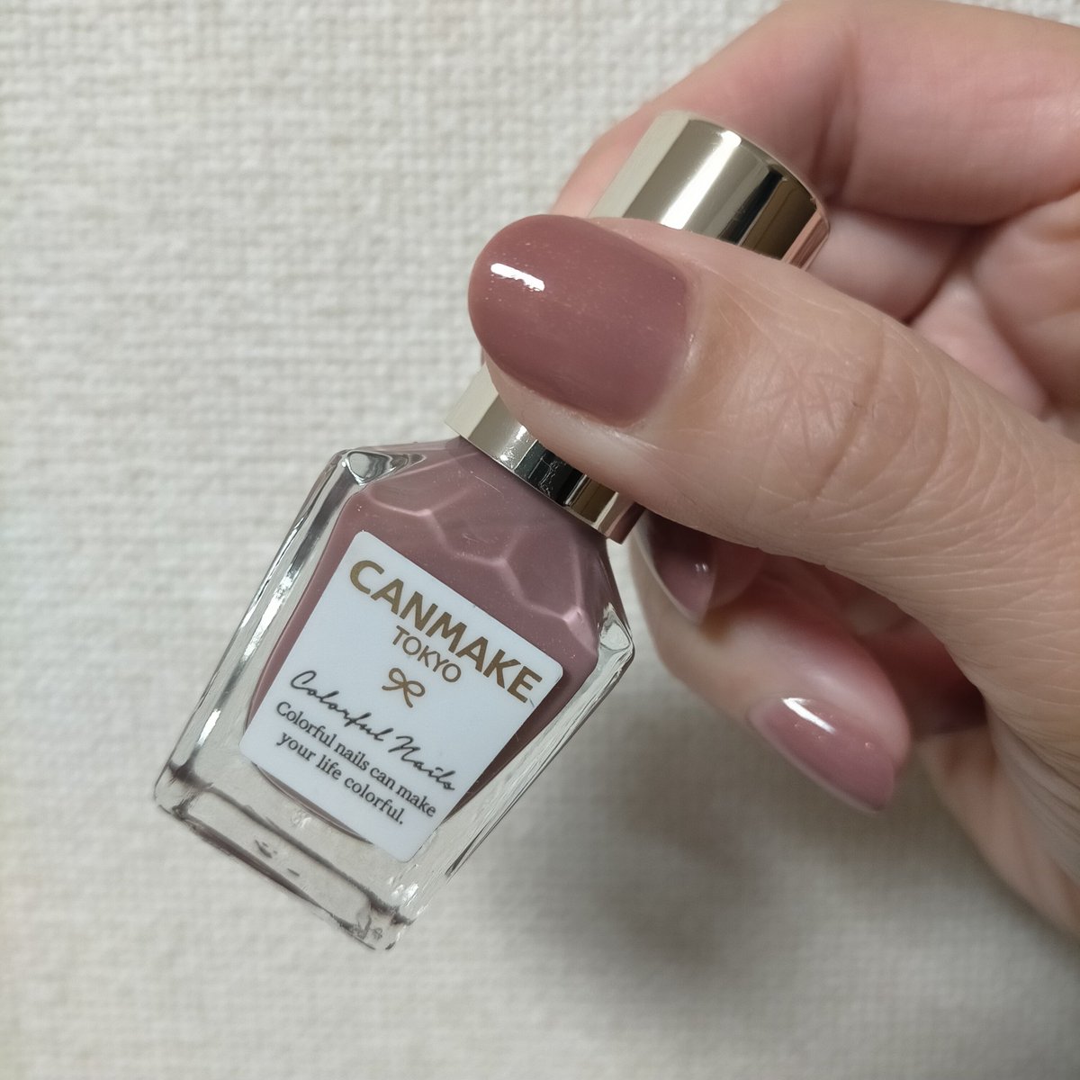 hachi_nail's tweet photo. いい大人ですが ＃キャンメイク ＃カラフルネイルズ 大好き💕

N79 ドライフラワー(2023限定)

万人受けラメ入りモーヴピンク✨肌色濃いめの方のほうがくすみ過ぎないかも？
定番化してほしい…

ベースとトップにネイルズインク使ってますが、5倍以上の価格差があるとは思えない高コスパネイルです！ https://t.co/PNRJiCvriN