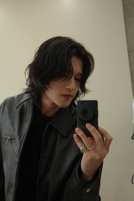 sunbeamwoo's tweet image. i think we’ve reached the stage where if he cuts his hair it’ll actually kill me