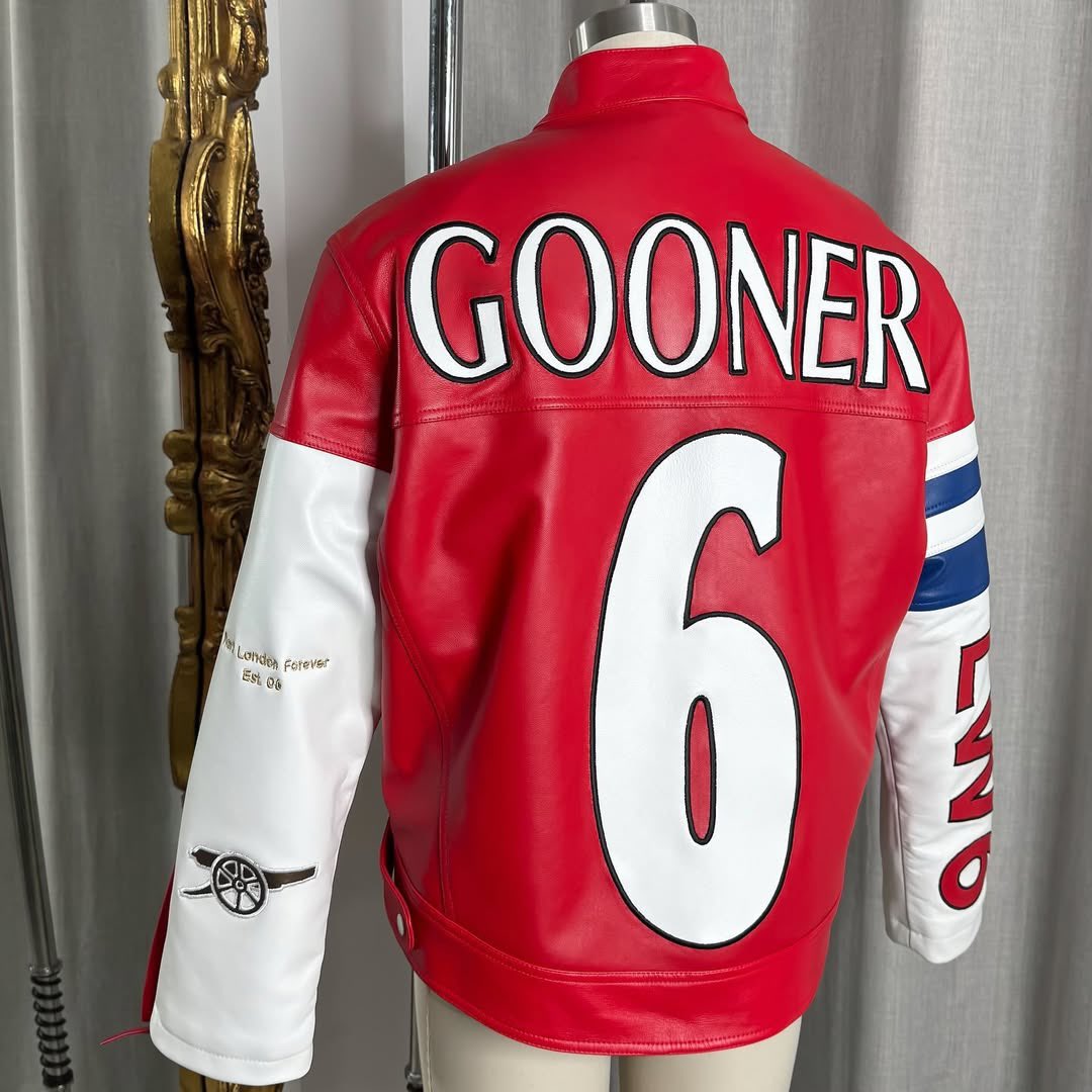 lw6source's tweet image. 📸 | leah’s custom jacket made by antonia bronze
[via antonia.bronze on ig]