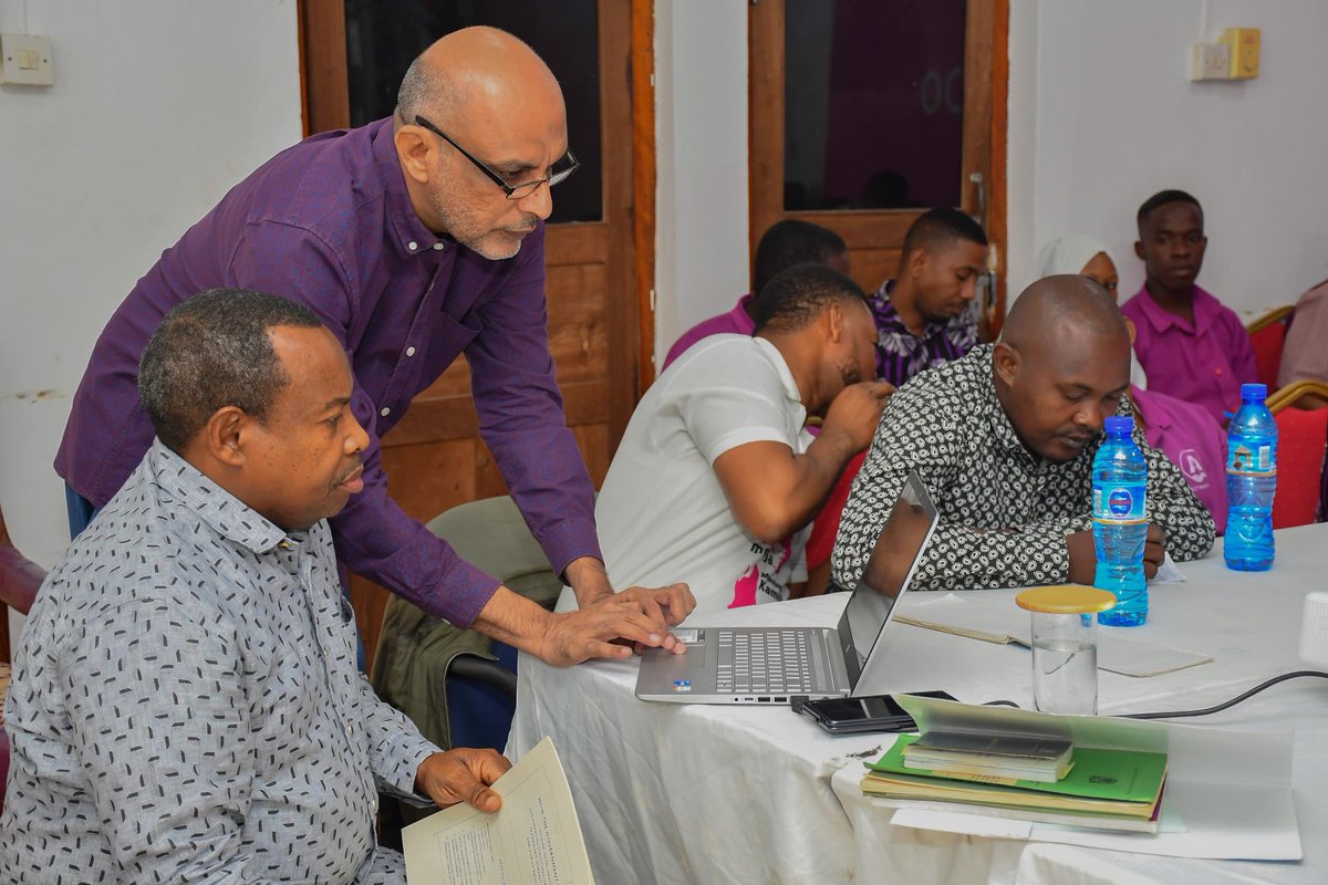 #ZANZIBAR: Mwenyekiti wa @ACTWazalendo, Mhe. Othman Masoud Othman leo amezindua programu maalum ya mafunzo ya vijana wa ACT Wazalendo yenye lengo la kuwaandaa kwa ajili ya majukumu mbali mbali ya kiuongozi na kiutendaji Serikalini mara baada ya Uchaguzi Mkuu wa Oktoba 2025.