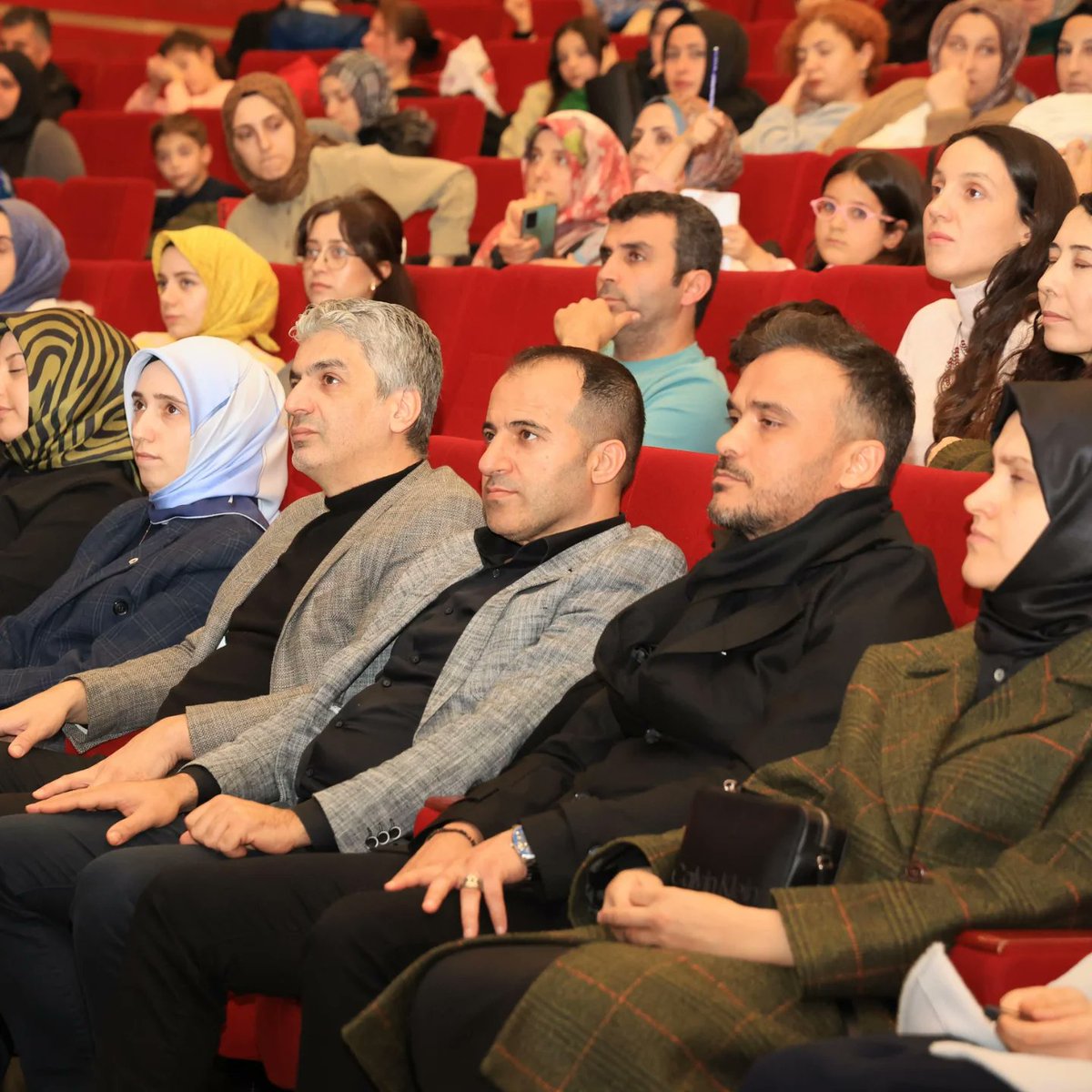gebze_belediye's tweet photo. Yazar, editör ve öğretmen Tuğba Coşkuner'in katılımıyla GKM'de bu pazar "Çocuk Eğitimi" konuşuldu.👨‍👩‍👧‍👦

#İşinÖzüSevgiyleÇalışmak 
#Sağlamİşler 
#GKM https://t.co/bfQuFuyYyx