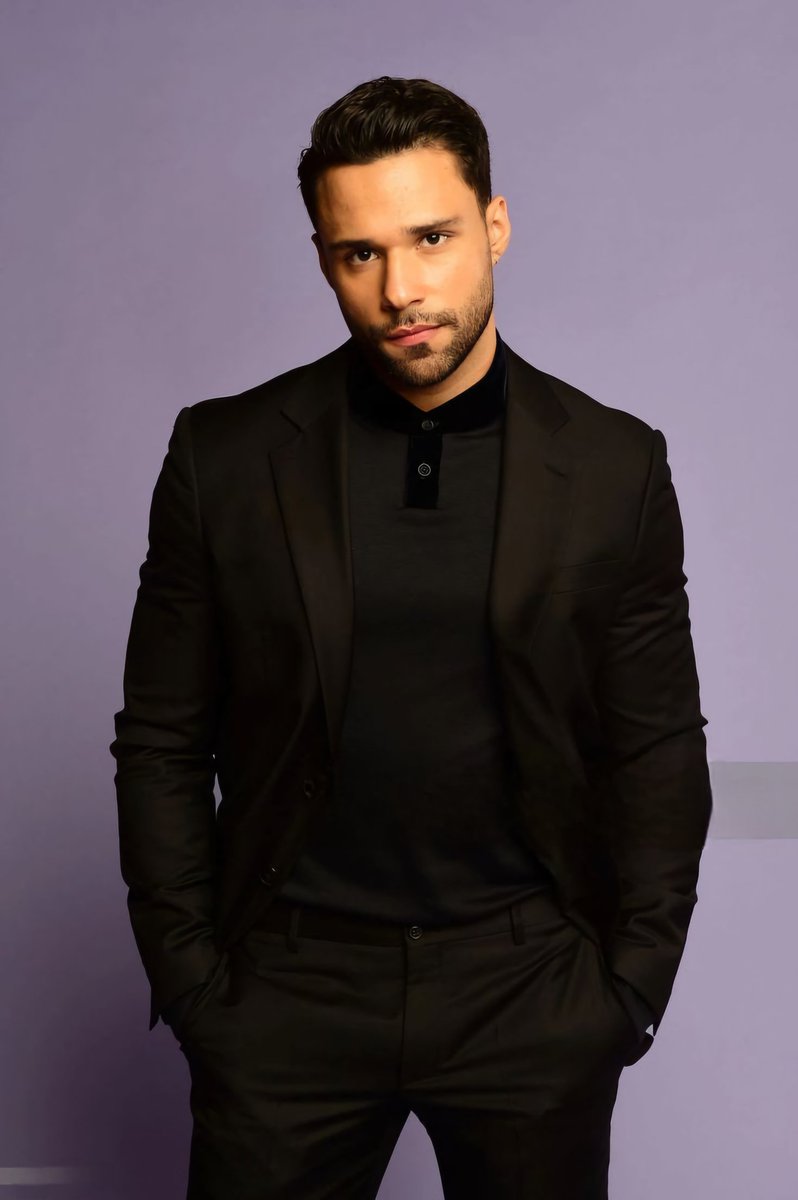 HollanovHudConn's tweet photo. I hope you all have a happy first SilvaSunday of 2025 🫠🫶🏽💞🤤🫦🔥
#silvasunday #rafaelsilva #gorgeousman #hottie #happysunday #firstsundayoftheyear https://t.co/xSNuOgRC8w