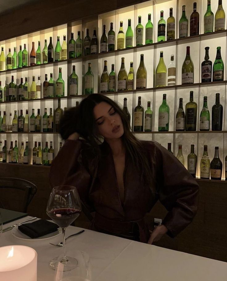 archivekend's tweet photo. pov: kendall jenner is your date https://t.co/tuIWLAhsSs