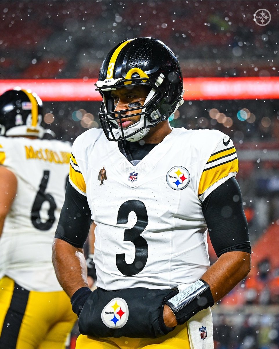 PutridLobster's tweet image. Which QB should the Steelers start for the Wild Card round against Baltimore?

   Russ?                      Or                    Fields?