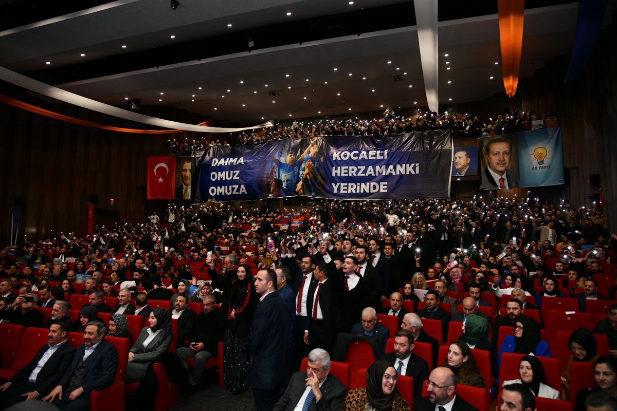 Muhteşem bir coşku ve heyecanla düzenlenen Kocaeli Gençlik Kollarımızın 7.olağan kongresine katılım sağladık. 
Dünden bugüne görev yapan büyük , küçük emektar AKGENÇLERE sonsuz teşekkürler…
