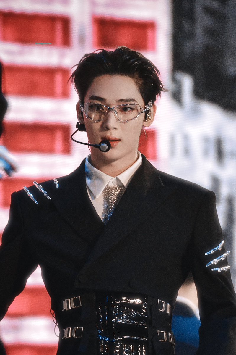 250105
안경떤 짱멋있어😳😳😳
#김선우 #엔하이픈_선우 #SUNOO #ENHYPEN
<a href="/ENHYPEN_members/">ENHYPEN</a>