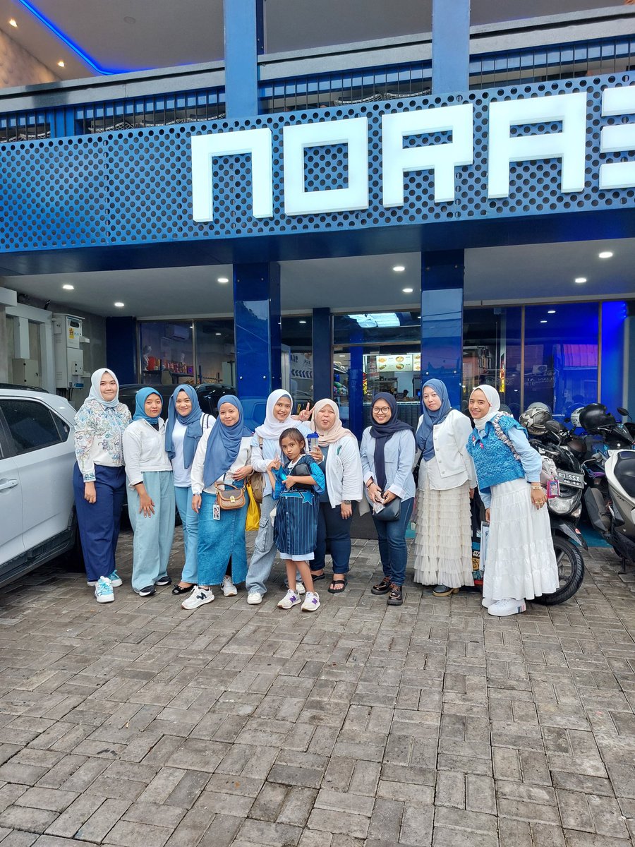 NamiKireiHimura's tweet photo. Seruuu bgt noraebang sampe suara abis 
Tau2 sore 🤣🤣
Dah lama banget ga ketemu @itschimskiw sama @keyybeom50 
Thankyou @MakChunSingINA &amp; xbliss_unite 🫶🏻💚
Besok2 event apalagi kitaa ✨
@phayoes @dentyra @vaaaleei @rei_corner @trisnawatiss @wintya_luckim @jungwons_angel 
#xbliss https://t.co/EWQJCFUap4