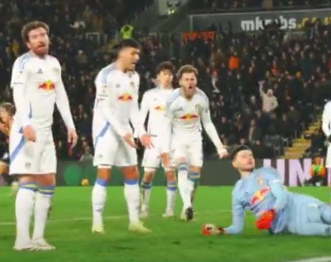 AIILeedsArentWe's tweet photo. sums it up, they all feel the same way we do about him. https://t.co/N9sup41McG