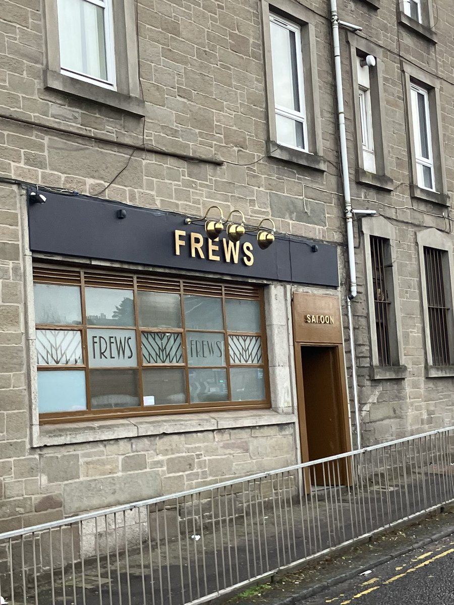 A James Penrice BANGER and pre match snifter in one of Scotland’s finest bars. Happy new year 😀😀😀