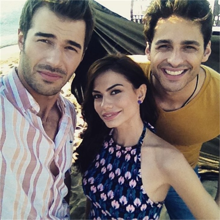 thexendt's tweet photo. @dmtzdmr @yusicim @ekinmertdaymaz O günlerden iki fotoğraf daha💗
#ÇilekKokusu #DemetÖzdemir #YusufÇim #EkinMertDaymaz https://t.co/BO7WYQ1abq
