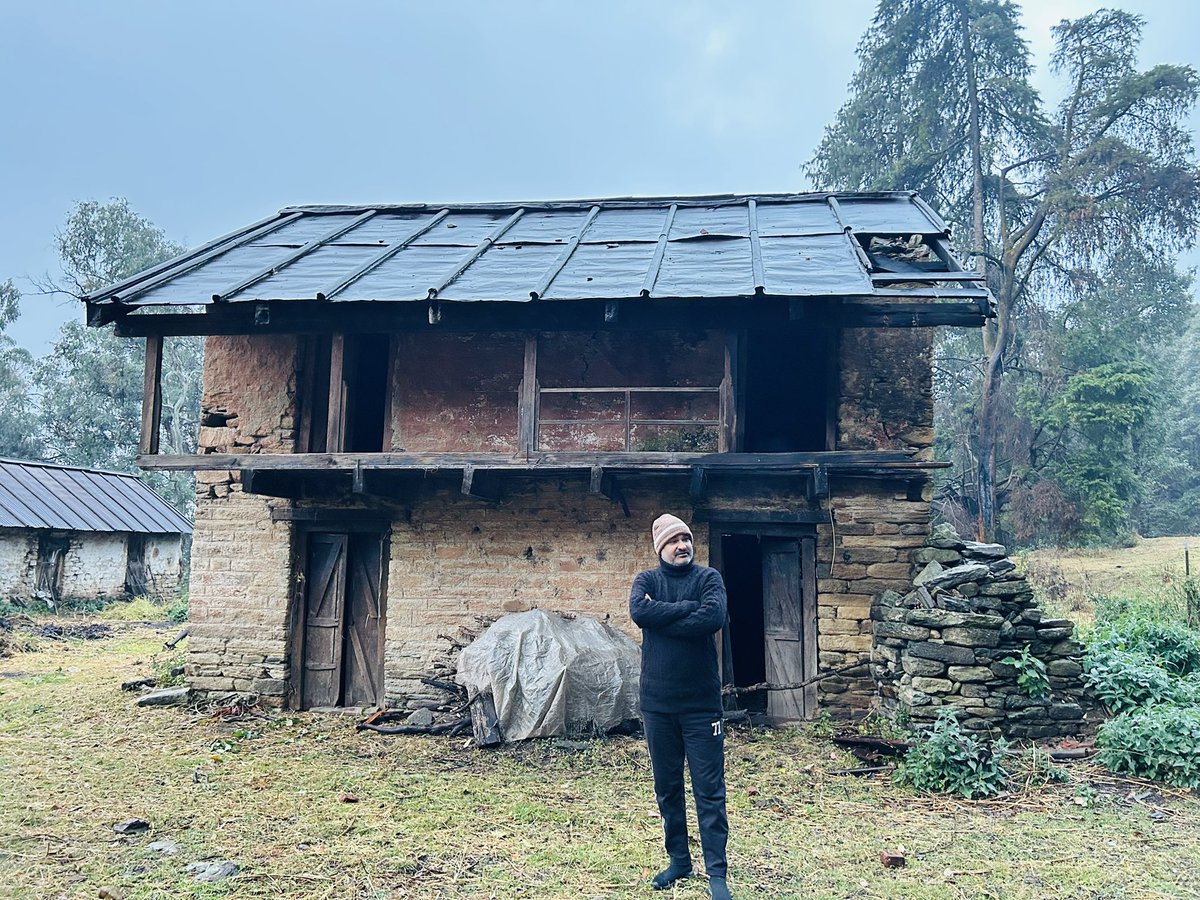 PANKAJPARASHAR_'s tweet image. कल्पवास में 20 से ज़्यादा दिन पूरे हो गए हैं। प्रकृति से मित्रता करना सीख लिया तो फिर सबकुछ आसान है।