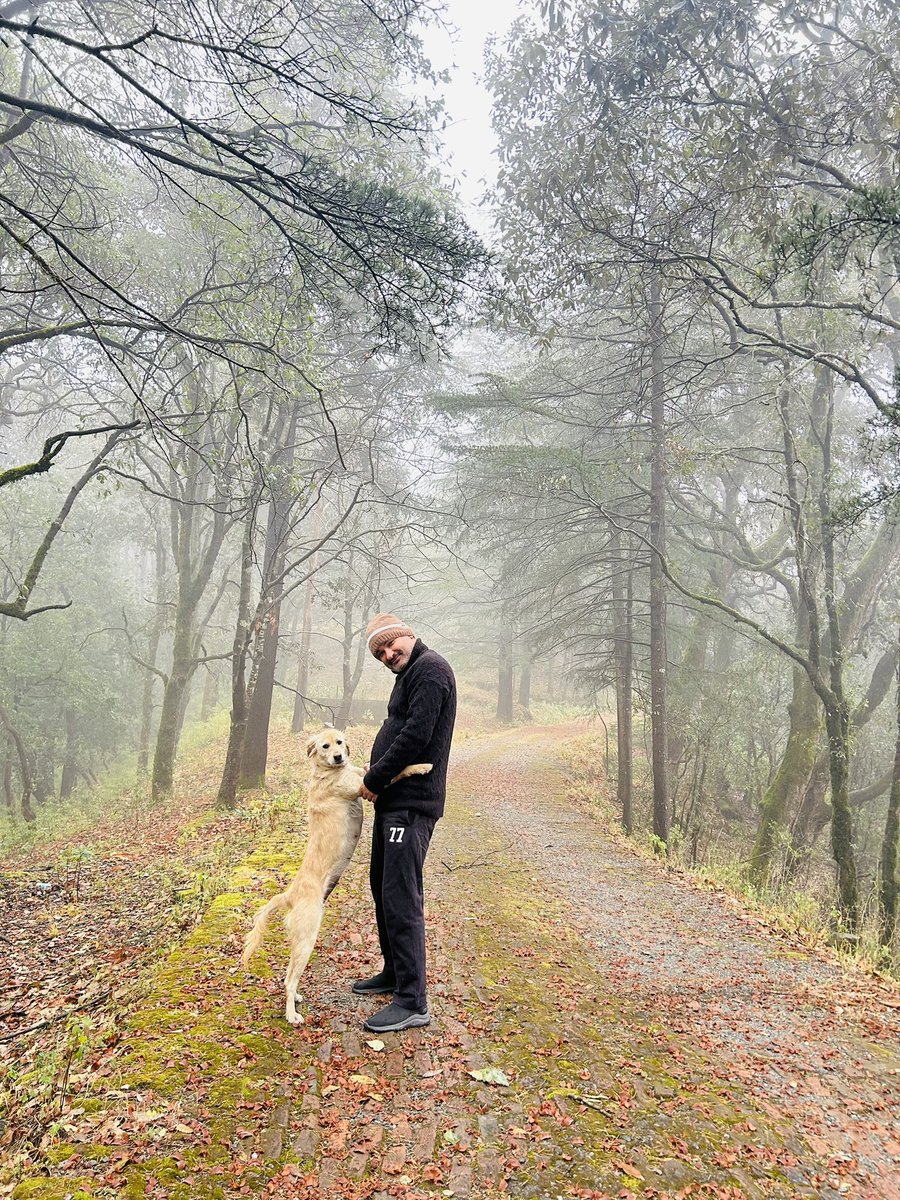 PANKAJPARASHAR_'s tweet image. कल्पवास में 20 से ज़्यादा दिन पूरे हो गए हैं। प्रकृति से मित्रता करना सीख लिया तो फिर सबकुछ आसान है।