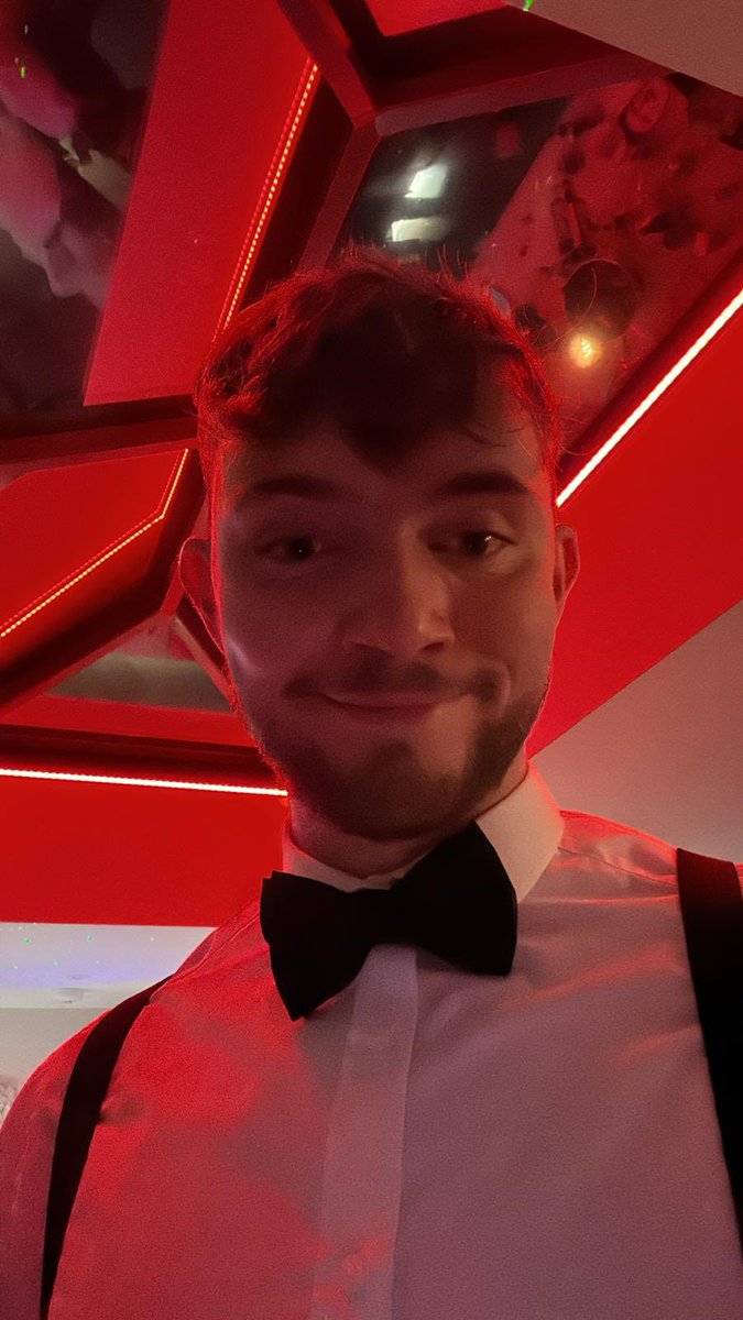 YOHAHUNITEDFC's tweet photo. 🎄 BIG POINTS today! Limbs &amp; Scenes on toast at the end with a 90th minute winner! First half goals from 
⚽️@_Olliemillard 
⚽️@MattWils32 
Put us on our way then a 90th minute winner from A.Cole ⚽️After a spread from @NickPrecious wins it! Utter Scenes! Gaffer falls over UTY https://t.co/bDO1N8WOXw
