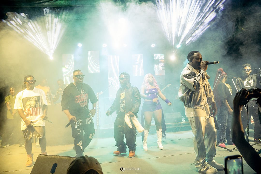 IamMicMonsta's tweet photo. Live From K- Town. 
Sold out Hip Hop Concert. 

And One ignorant fellow said I abandoned music cuz I lunched a sneaker brand. 

G if you’re not buying at least don’t push a poor narrative about people’s hustle. You don’t know the struggle. https://t.co/gswtY9Tn6J