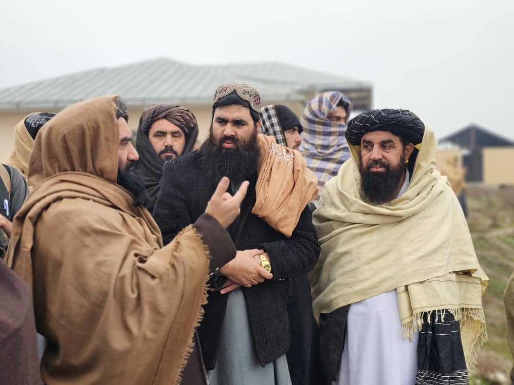 د سرحدونو، قومونو او قبايلو چارو وزیر الحاج ملا نورالله نوري  تخار ولایت ته د خپل سفر په ترڅ کې له آیخانم بندر څخه لیدنه وکړه، نوموړي د بندر وضعیت له نږدې وڅاره او ویې ویل چې اسلامي امارت له ټولو ګاونډیو هېوادونو سره ښې اړیکې غواړي او هڅه کوي چې دا اړیکې لا پیاوړې شي.