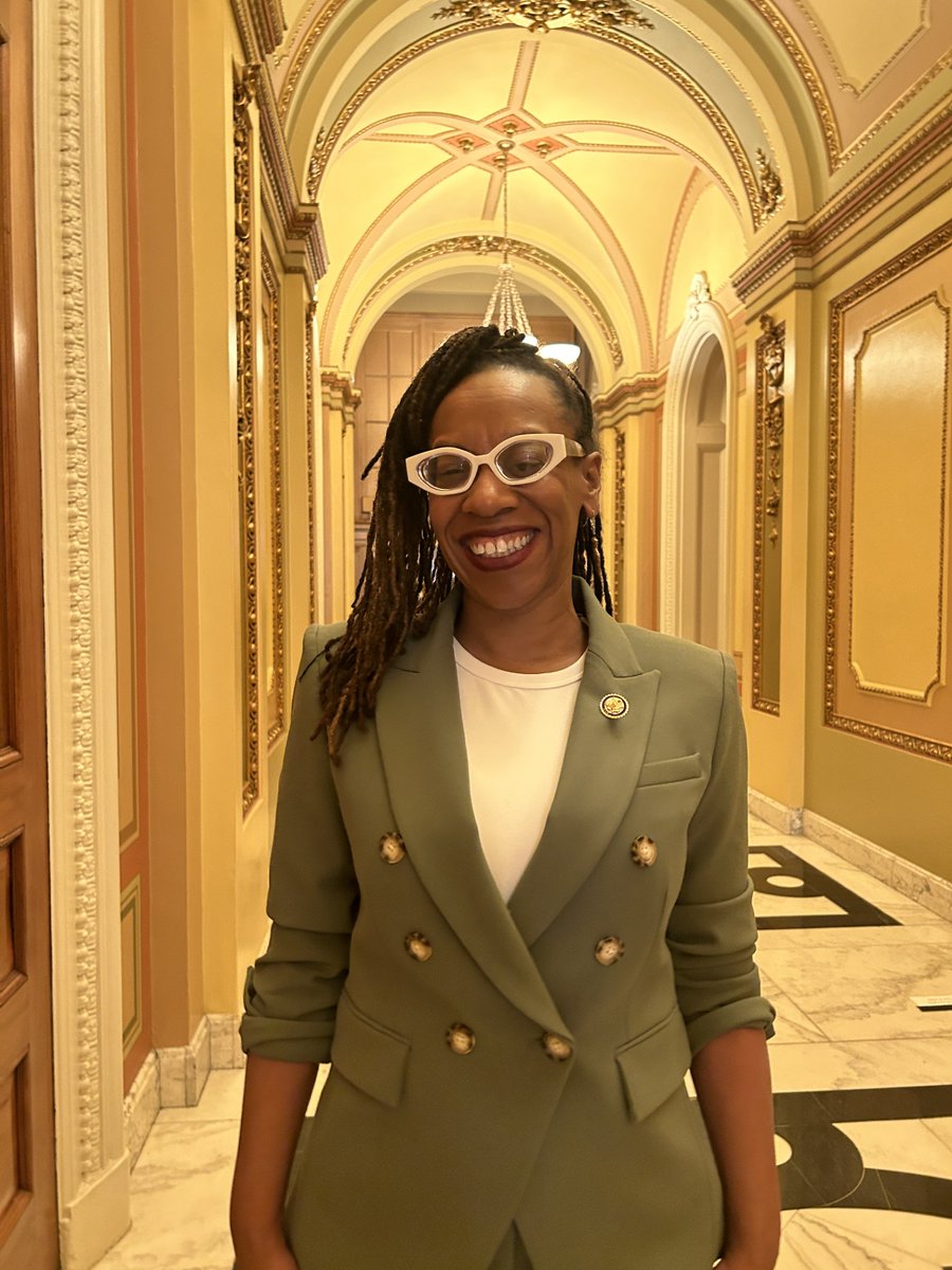 RepLSimon's tweet image. It’s official! I’ve been sworn in as a Member of Congress.
Let’s get to work for California's 12th Congressional District.