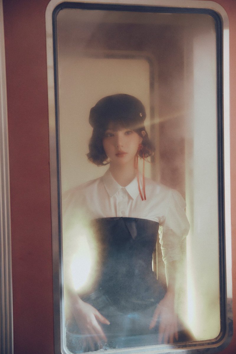 signature bob, face card, breton cap, ribbon earring, tiny waist, and this doll fit— this is GFRIEND EUNHA'S comeback