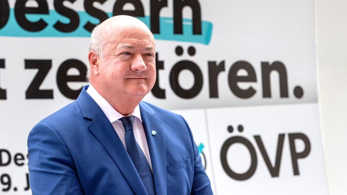 Groebchen's tweet image. Es ist die Bankrotterklärung der Politik, insbesondere der ÖVP. @_CStocker ("Kickl ist ein Sicherheitsrisiko"), Mikl-Leitner &amp;amp; Co. werden aus puren Machterhaltungsgründen Neuwahlen verhindern, indem sie alles schlucken, was ihnen die FPÖ reindrückt... Good Night. And Good Luck.