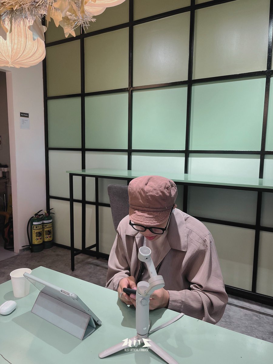 HitsOfficialPH's tweet photo. [01042025]

VLST Gab during their First Virtual Fanmeet.

#VLST 
#VLST_GAB
#VLSTxHITS
#VLSTVirtualMeetandGreet https://t.co/mjZQpHBK7R
