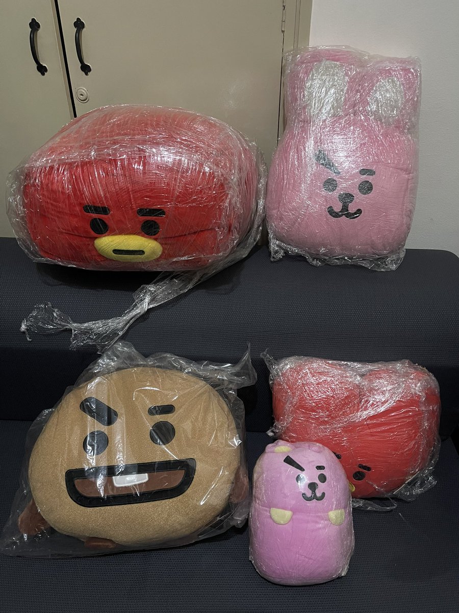꒰ wts lfb bt21 merch ꒱ #vandeclutters

✎ Tata Cooky Koya Chimmy Van RJ

— set your OWN DOP and DP
— dm if interested 

#. plushie collectibles bts