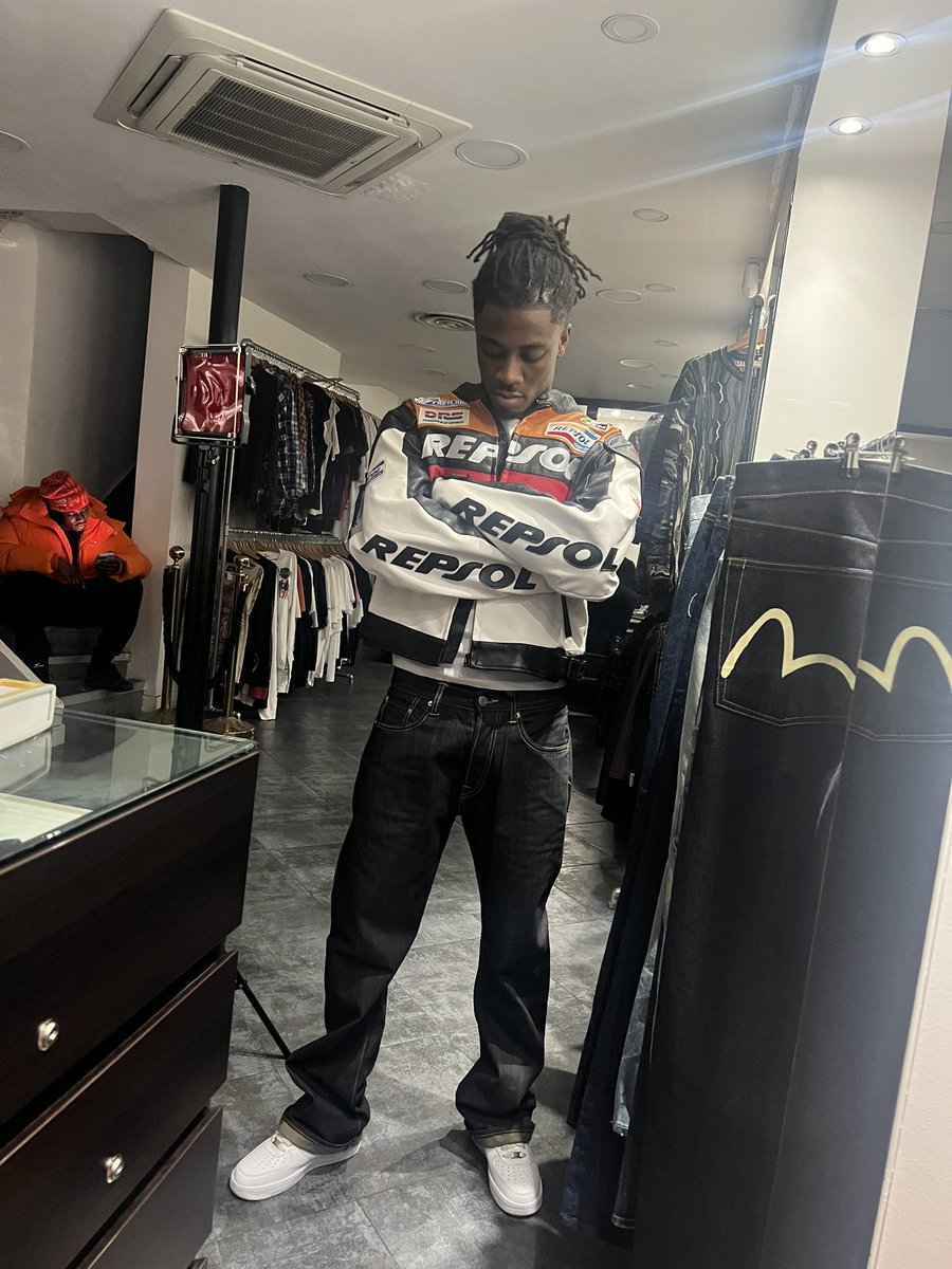brad_mob's tweet photo. 🏮🏮. https://t.co/BI6JphVczR