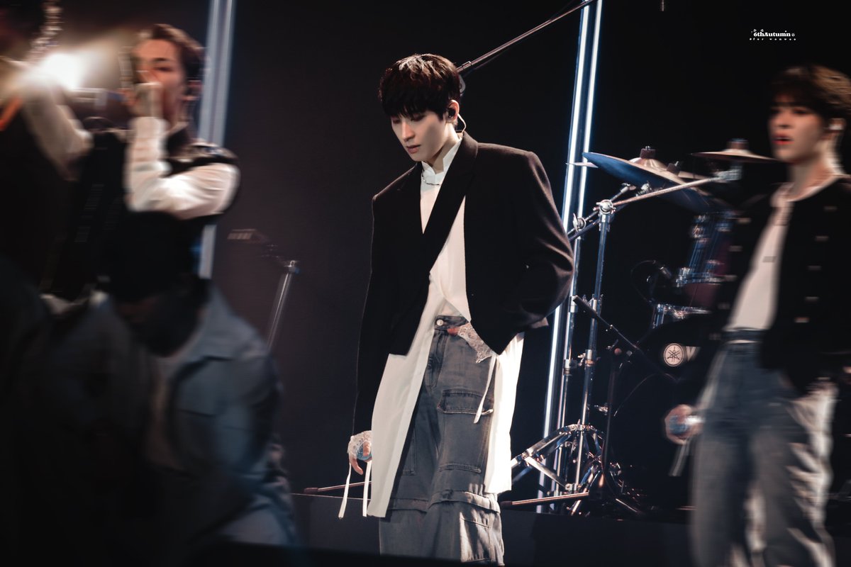 6thAutumnn's tweet photo. 250105 GDA

🥹

#원우 #전원우 #WONWOO #ウォヌ
#세븐틴 #SEVENTEEN #全圆佑 https://t.co/w9mIo71Hj9