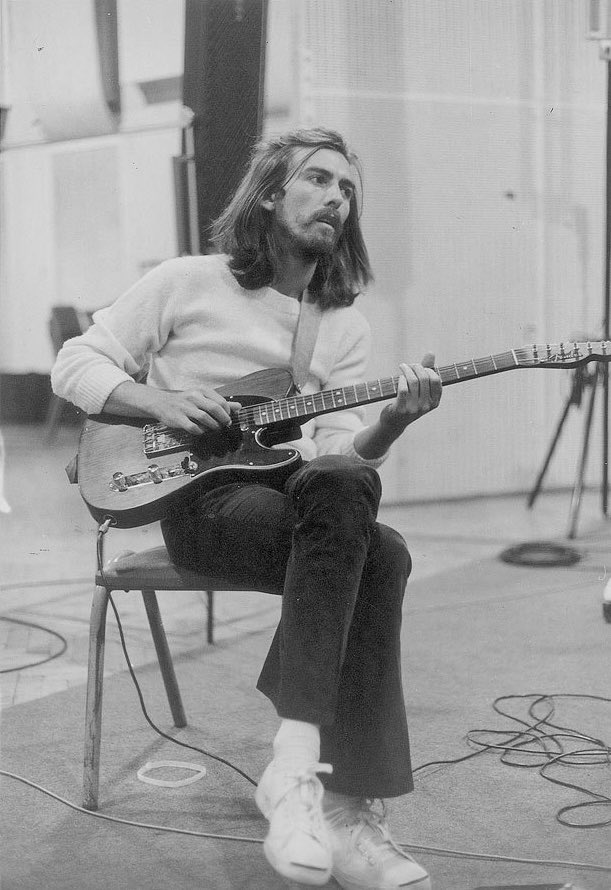 thefab4archive's tweet photo. George Harrison and Paul McCartney playing guitar at Abbey Road Studios, July 9, 1969. Photos by Linda McCartney. https://t.co/pXbWqtCDst