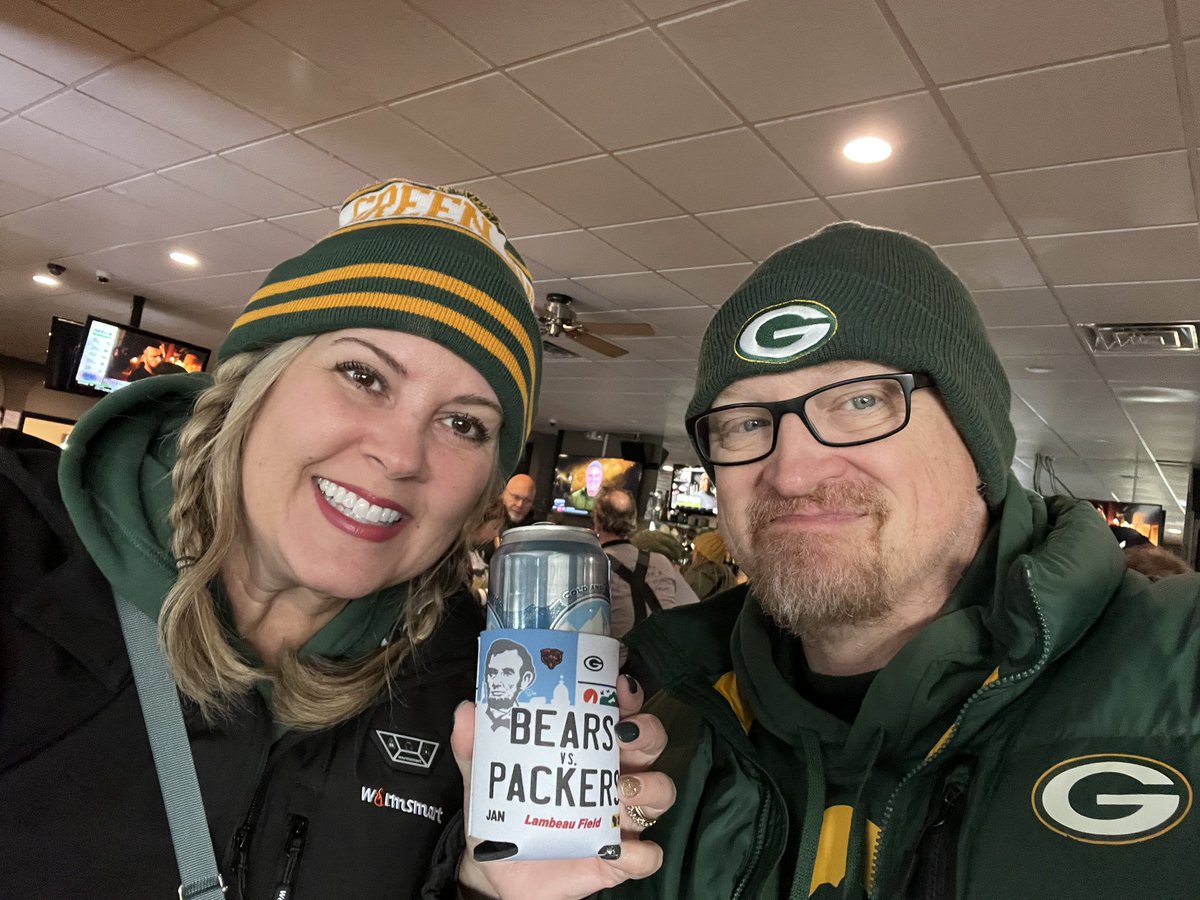 csweetstl's tweet photo. @cheeseheadtv @AaronNagler #lambeau #carrytheG #cheeseheadtv https://t.co/piJB8PK4El