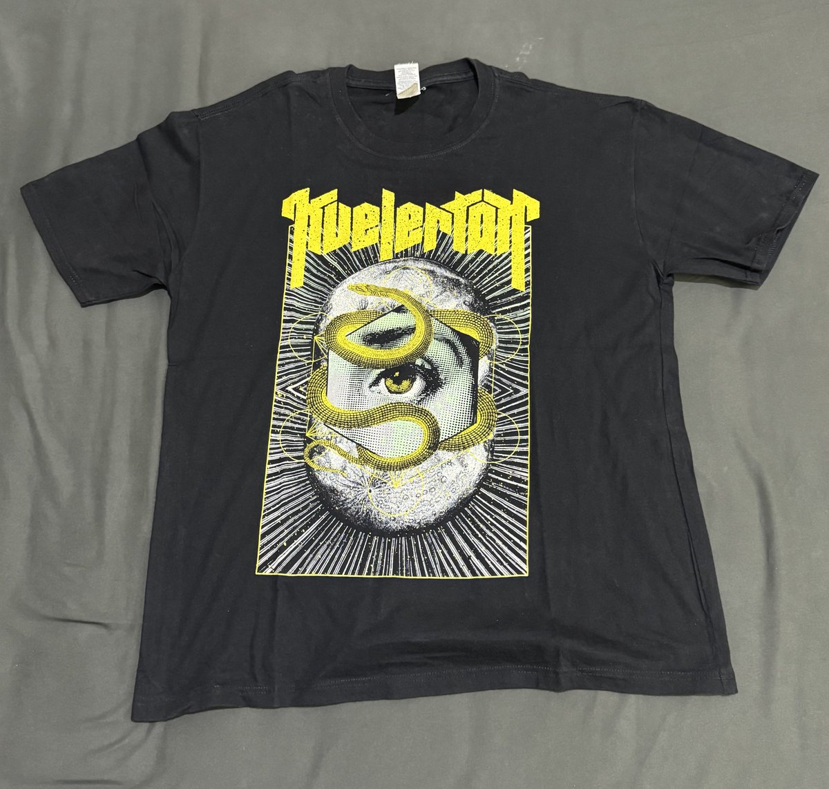 nesnaypk's tweet image. Halo, dikarenakan lemari mulai sempit dan badan melebar, maka di jual baju band preloved original, detail dan harga tertera ya bisa DM juga, terima kasih.

#bajuband #kaosband #bandmerchandise 

Izin tag juga ya 🙏🙏🙏🙏🙏