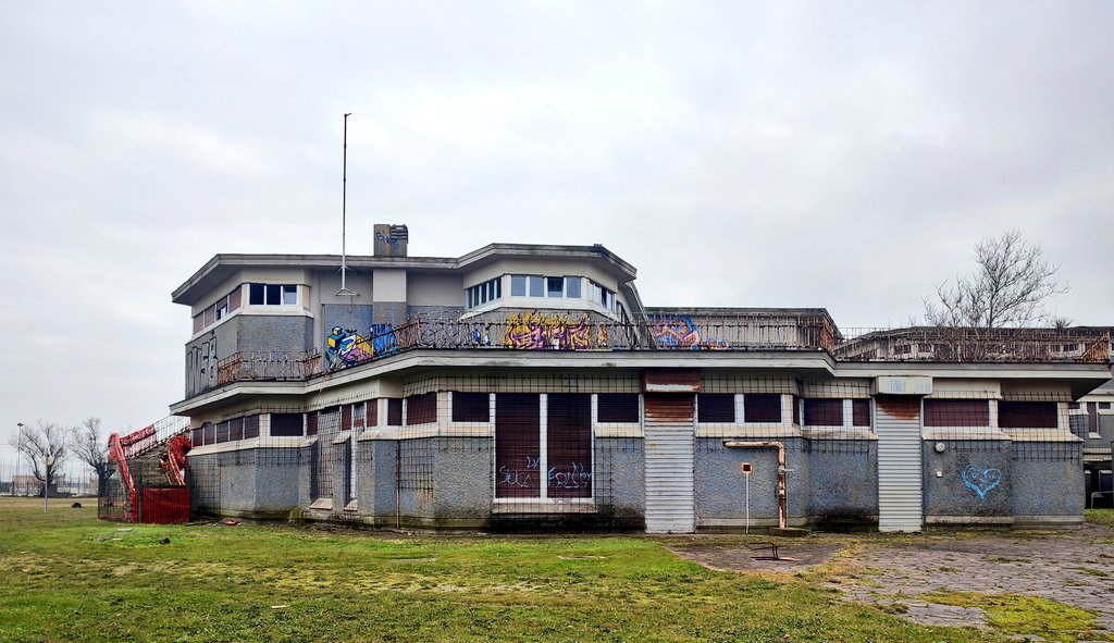 Lilylauu's tweet photo. #Cesenatico #Urbex #ExColoniaINPDAP #Zadina https://t.co/CsTFq6rj0B