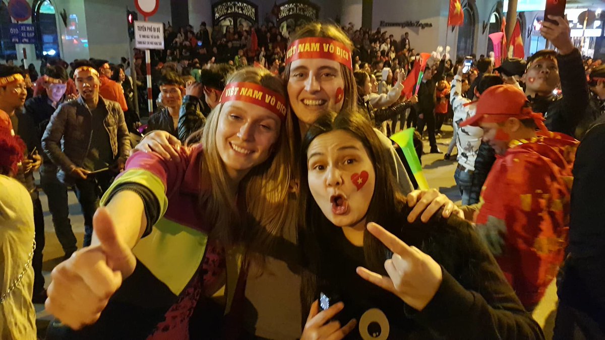Stories_Travel_'s tweet photo. PEOPLE AND INTERNATIONAL TOURISTS IN VIETNAM ARE JOYFULLY CELEBRATING THE RESOUNDING VICTORY OF THE VIETNAMESE NATIONAL FOOTBALL TEAM!!
#VietnamFootballVictory #misubishielectriccup #VietnameseSpirit #FootballCelebration #ASEANCUP #AFFcup #LoveForFootball #VietnamShines #tourism https://t.co/dzYZCJFAGy